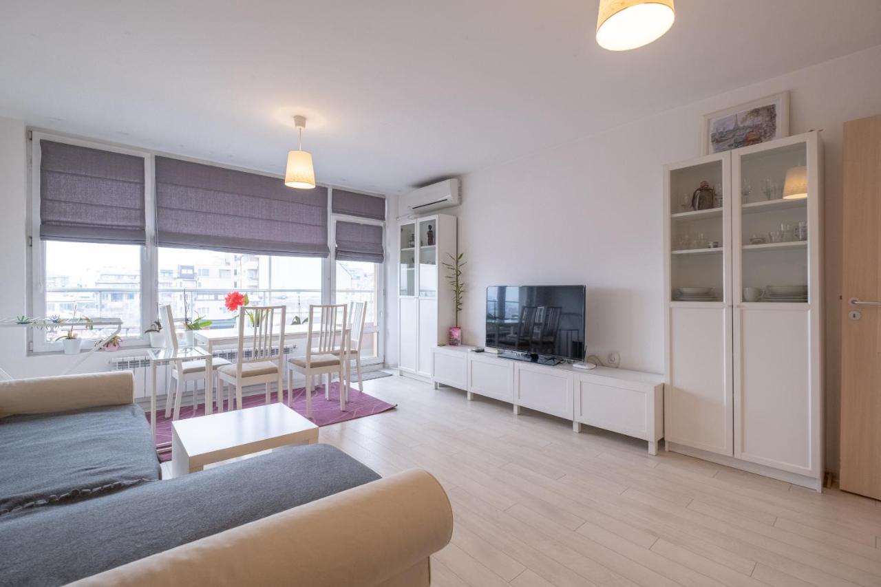 Apartment Sunny 1- Bdr In Banishora District